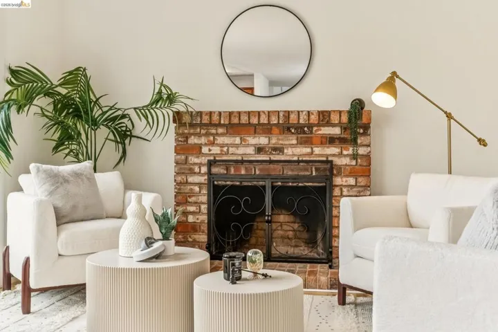 Brick-surround fireplace featuring a metal screen