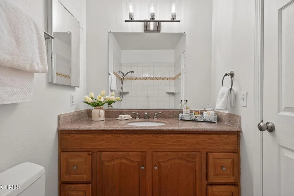 28-web-or-mls-UpmarketMedia-2719Jill-034