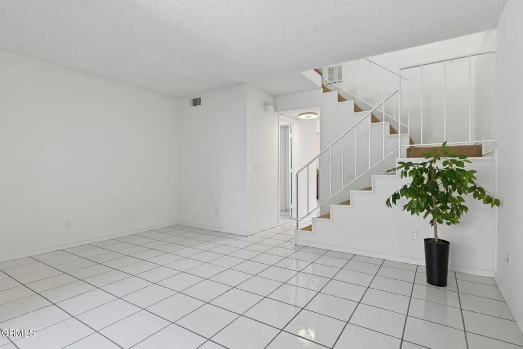 10-web-or-mls-UpmarketMedia-2719Jill-052
