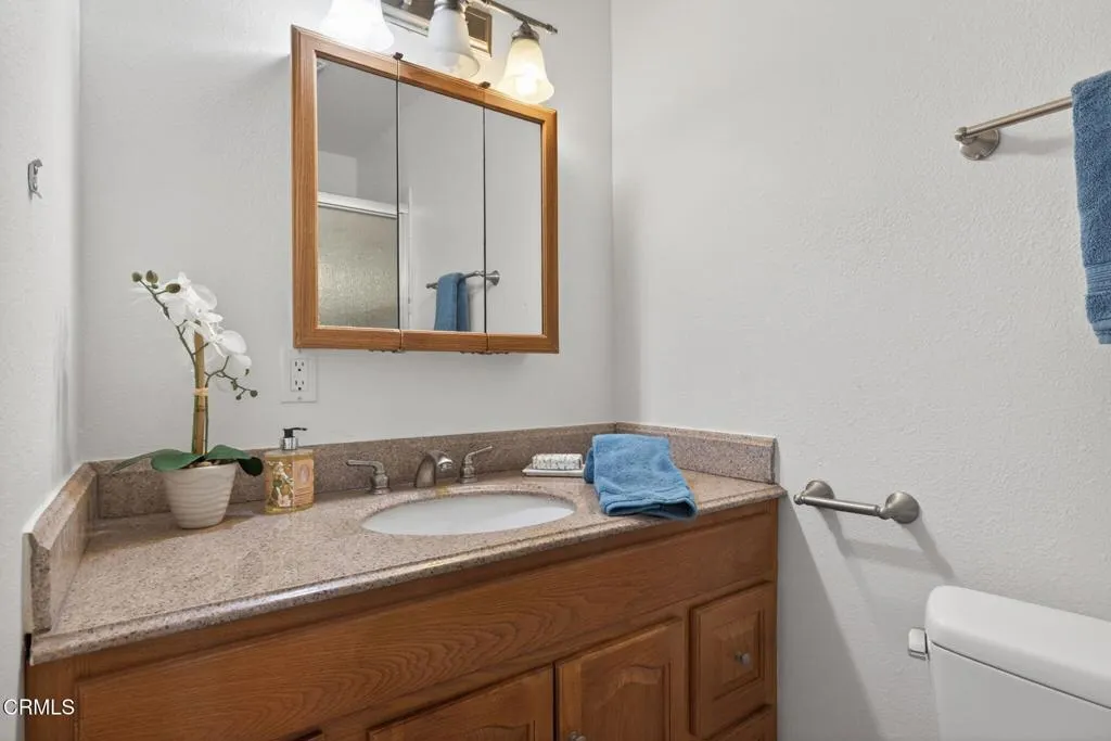 22-web-or-mls-UpmarketMedia-2719Jill-014