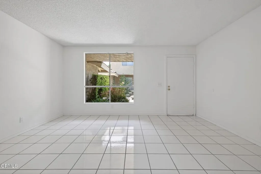 9-web-or-mls-UpmarketMedia-2719Jill-049
