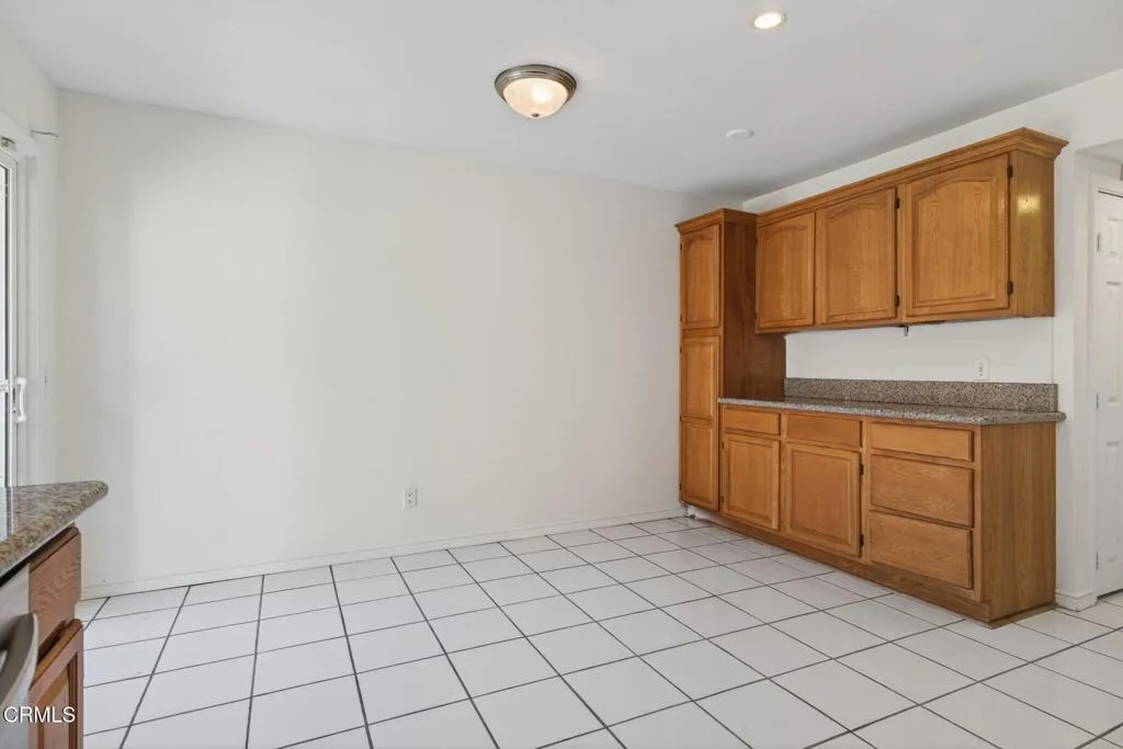 15-web-or-mls-UpmarketMedia-2719Jill-080
