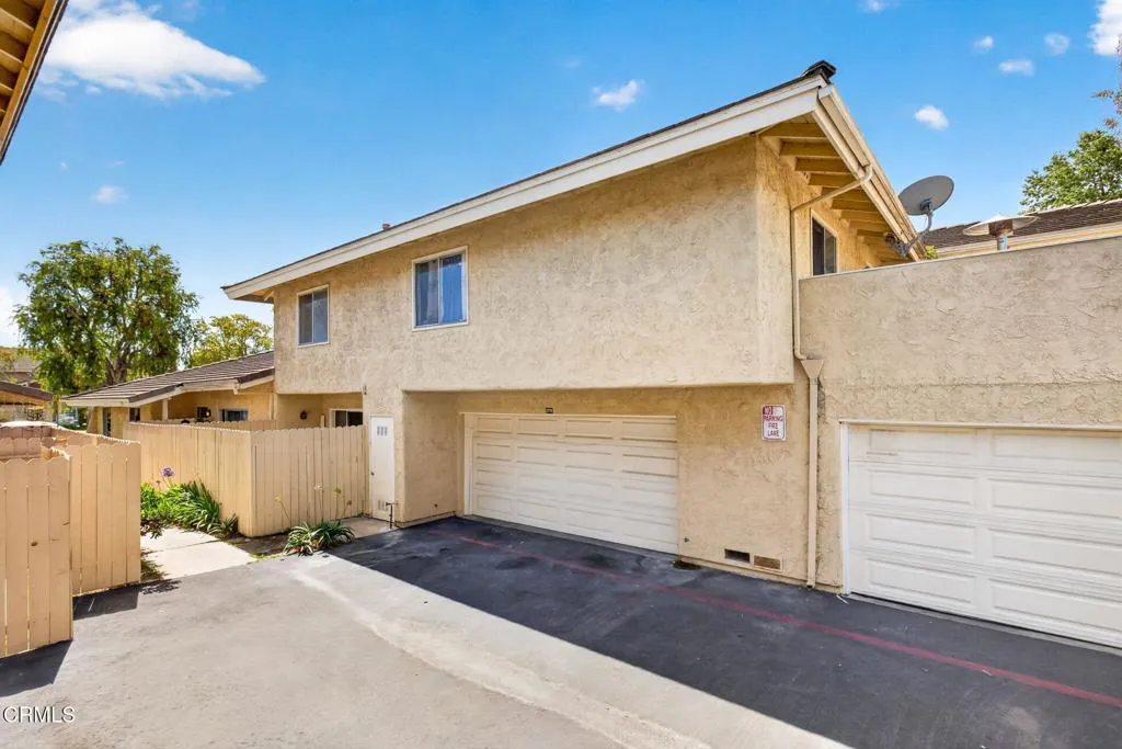 35-web-or-mls-UpmarketMedia-2719Jill-105