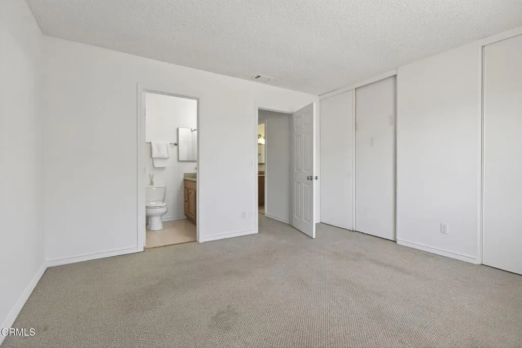 26-web-or-mls-UpmarketMedia-2719Jill-030