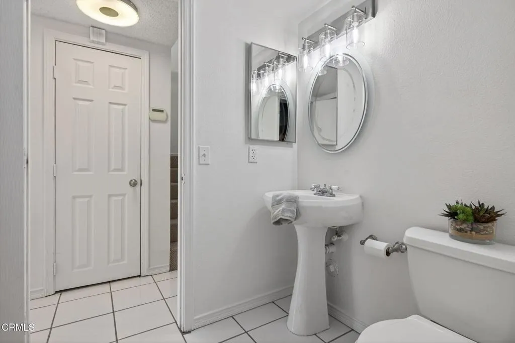 30-web-or-mls-UpmarketMedia-2719Jill-063