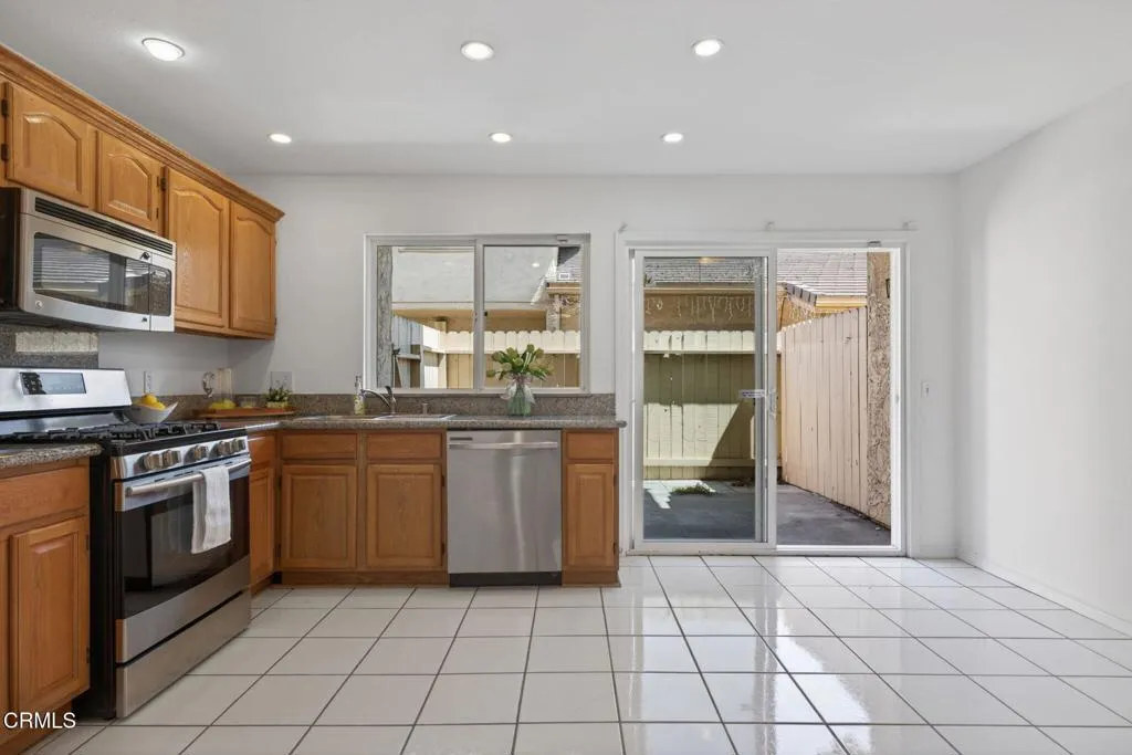 17-web-or-mls-UpmarketMedia-2719Jill-085