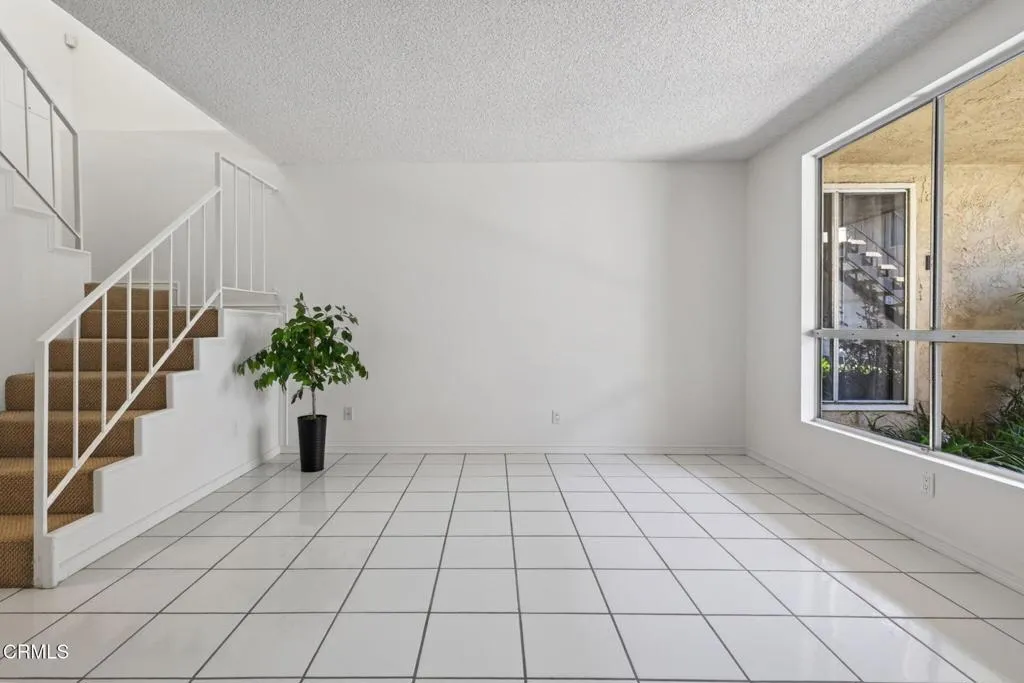 7-web-or-mls-UpmarketMedia-2719Jill-044