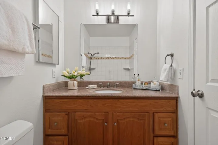 28-web-or-mls-UpmarketMedia-2719Jill-034