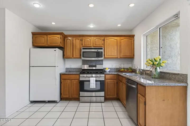 13-web-or-mls-UpmarketMedia-2719Jill-075