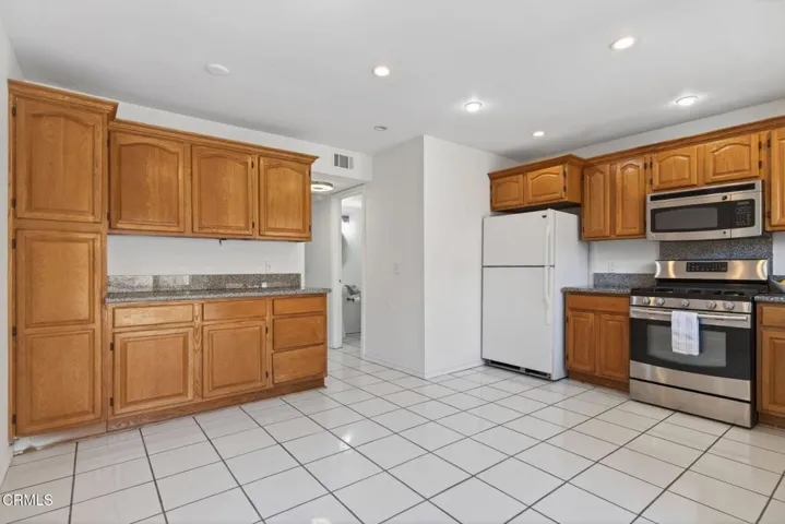 16-web-or-mls-UpmarketMedia-2719Jill-083