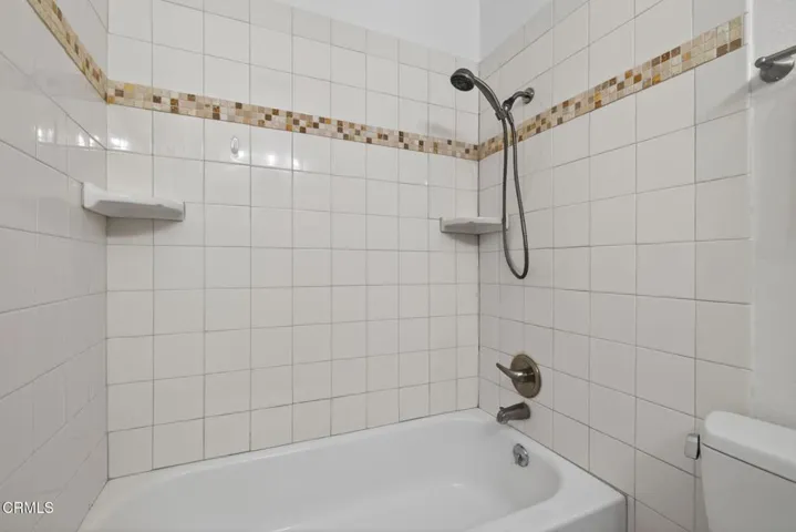 29-web-or-mls-UpmarketMedia-2719Jill-037