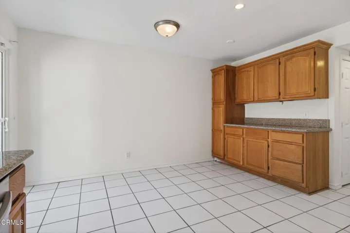 15-web-or-mls-UpmarketMedia-2719Jill-080