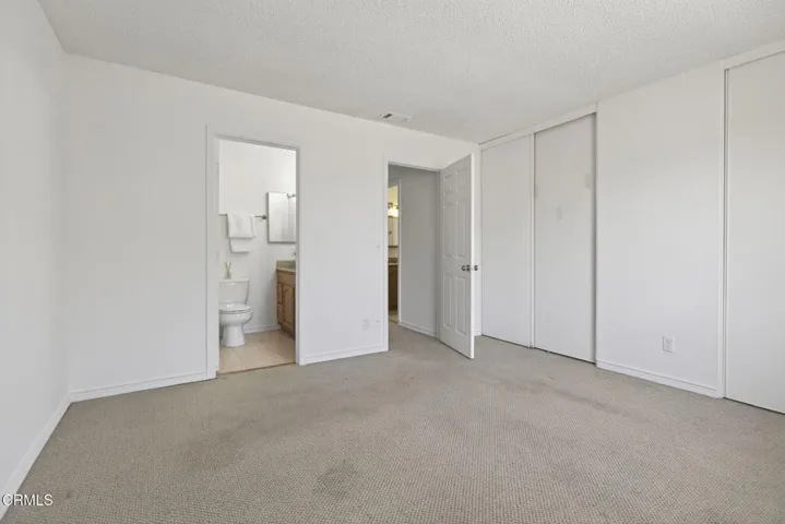 26-web-or-mls-UpmarketMedia-2719Jill-030
