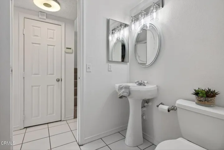 30-web-or-mls-UpmarketMedia-2719Jill-063
