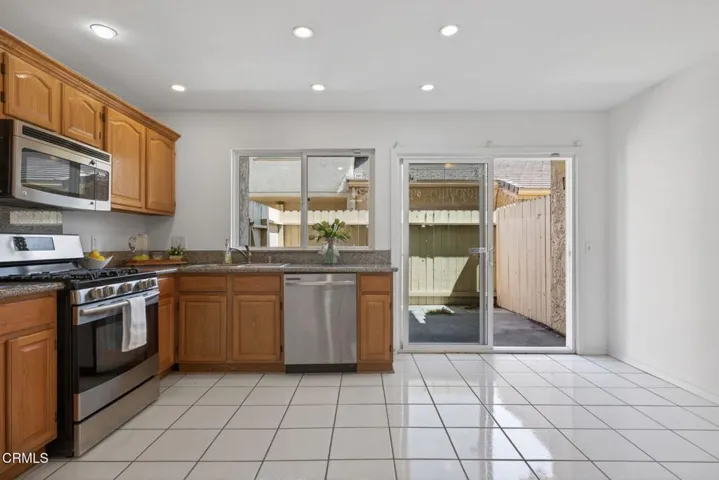 17-web-or-mls-UpmarketMedia-2719Jill-085
