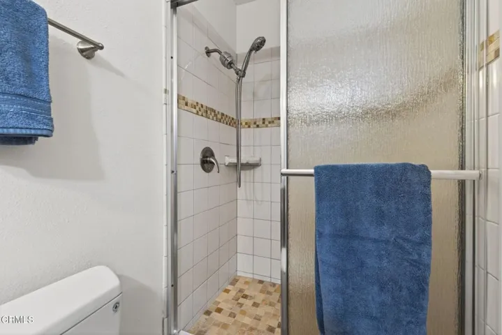 23-web-or-mls-UpmarketMedia-2719Jill-016