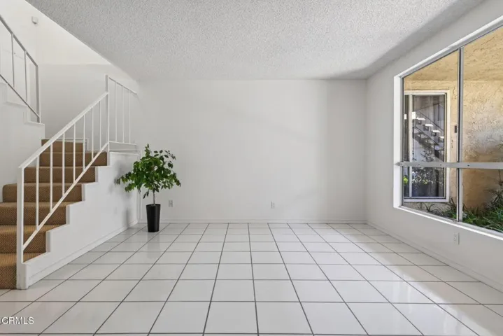 7-web-or-mls-UpmarketMedia-2719Jill-044