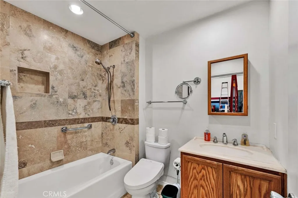 Full bath in garage.