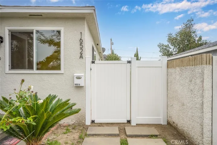 1652 E Rogers Street A, Long Beach, California 90805