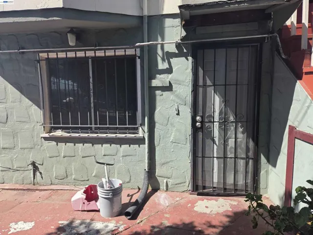 2859 E 9th Street, Oakland, California 94601