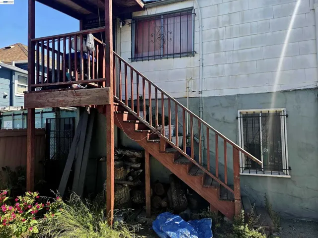 2859 E 9th Street, Oakland, California 94601