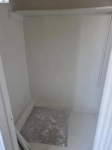 2859 E 9th Street, Oakland, California 94601