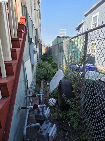2859 E 9th Street, Oakland, California 94601