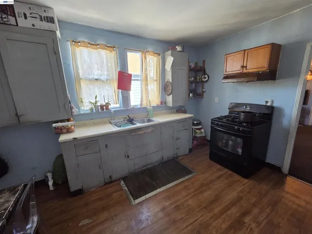 2859 E 9th Street, Oakland, California 94601