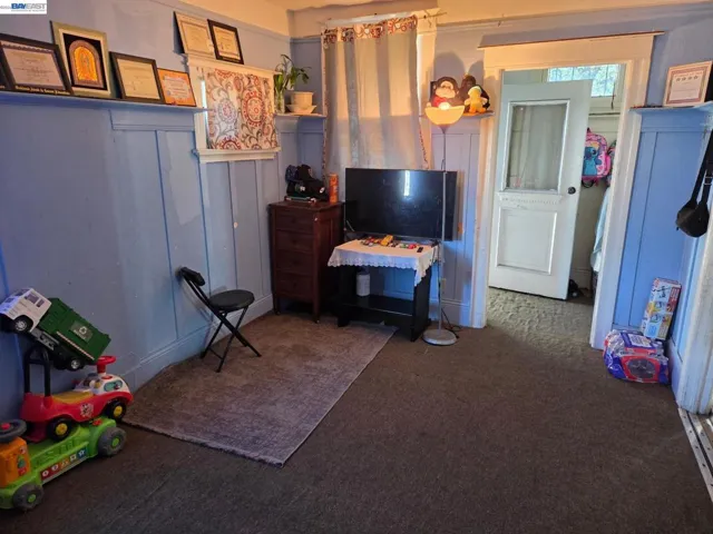 2859 E 9th Street, Oakland, California 94601