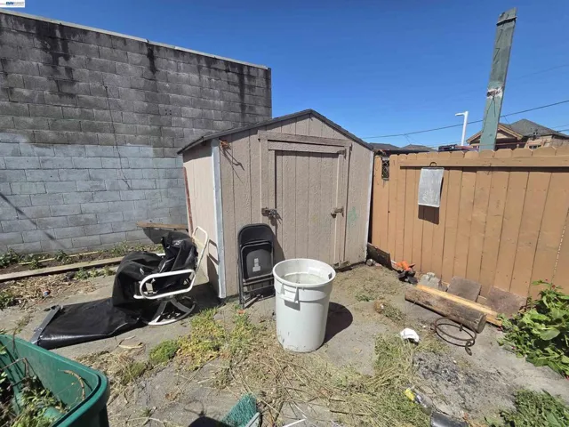 2859 E 9th Street, Oakland, California 94601