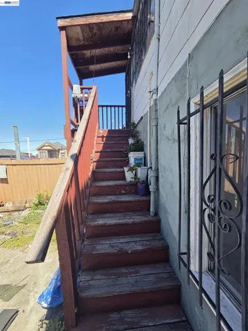 2859 E 9th Street, Oakland, California 94601