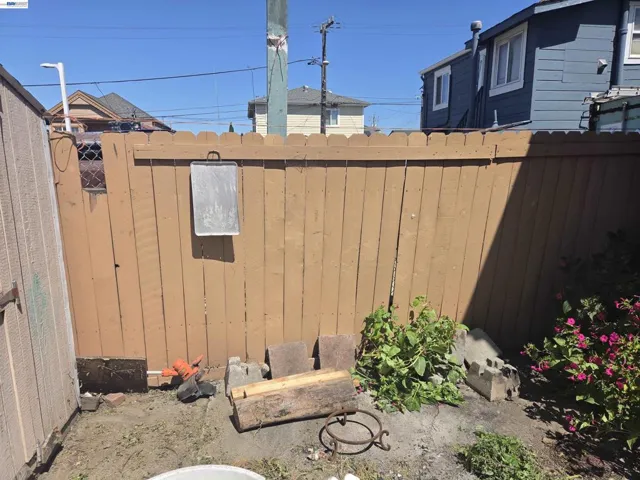 2859 E 9th Street, Oakland, California 94601
