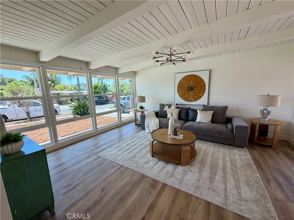 315 E Francis