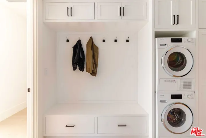 Lower Laundry Room (1 of 2)