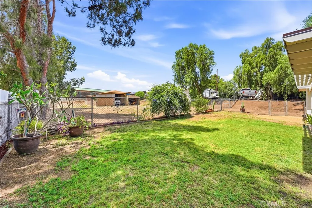 Tons of yard space