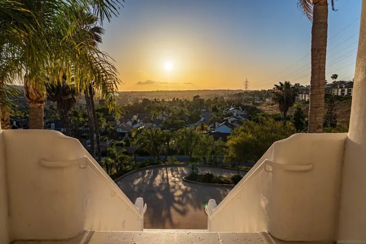 7402 Cadencia St, Carlsbad, California 92009