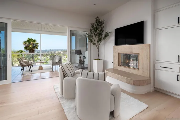 7402 Cadencia St, Carlsbad, California 92009
