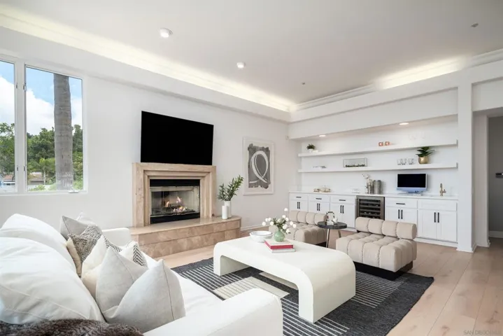 7402 Cadencia St, Carlsbad, California 92009