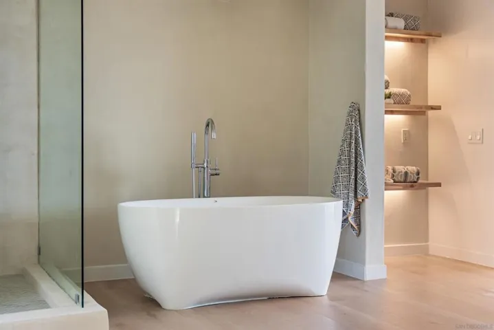 7402 Cadencia St, Carlsbad, California 92009