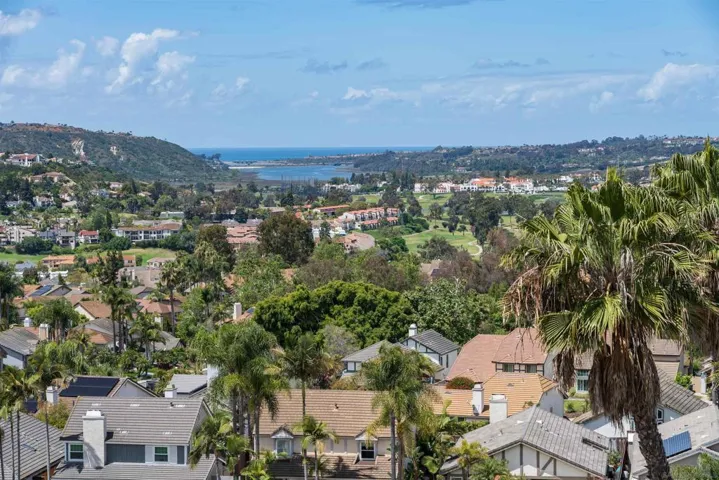 7402 Cadencia St, Carlsbad, California 92009