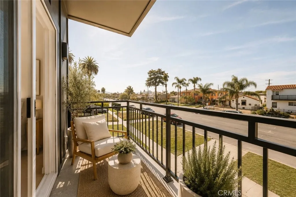 2010 S Dunsmuir, Los Angeles, California 90016 — photo 5