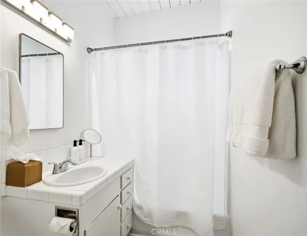 121 Rosecrans Avenue C, Manhattan Beach, California 90266