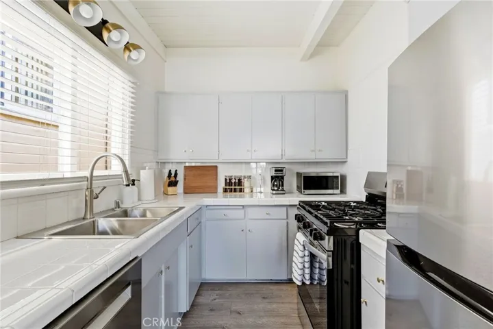 121 Rosecrans Avenue C, Manhattan Beach, California 90266