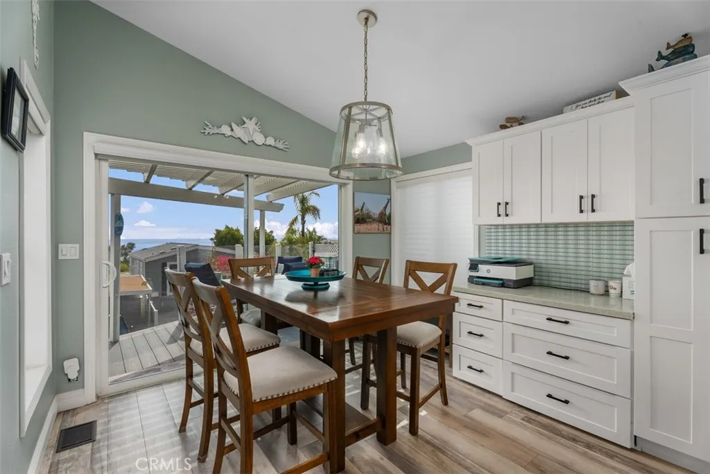 Spacious Dining with Ocean Views!