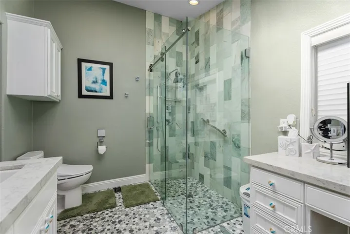 Walk-In Shower!