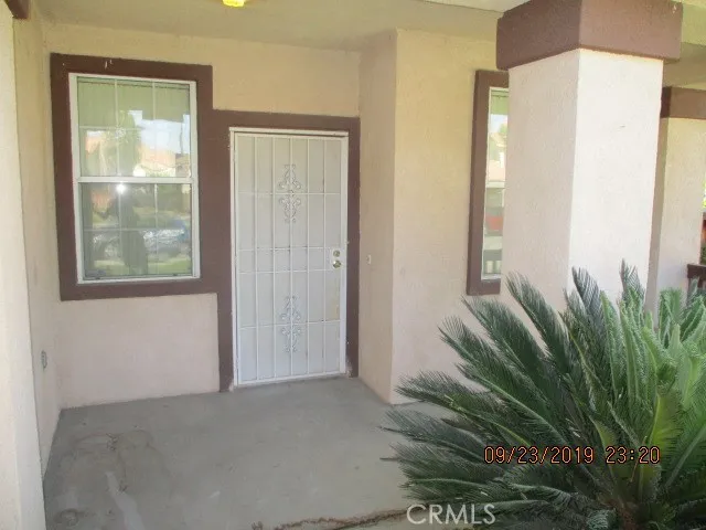 COVERED FRONT PORCH