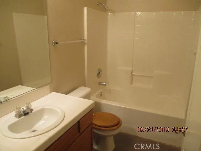 FULL BATHROOM #1