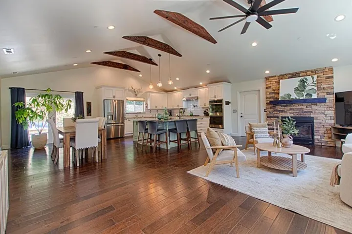 425 Echo Valley Road, Salinas, California 93907