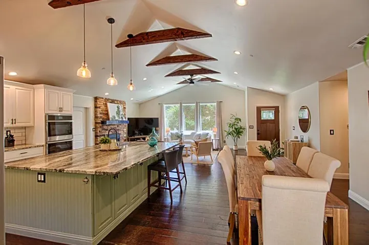 425 Echo Valley Road, Salinas, California 93907