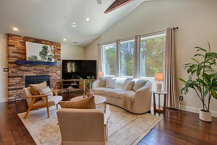 425 Echo Valley Road, Salinas, California 93907